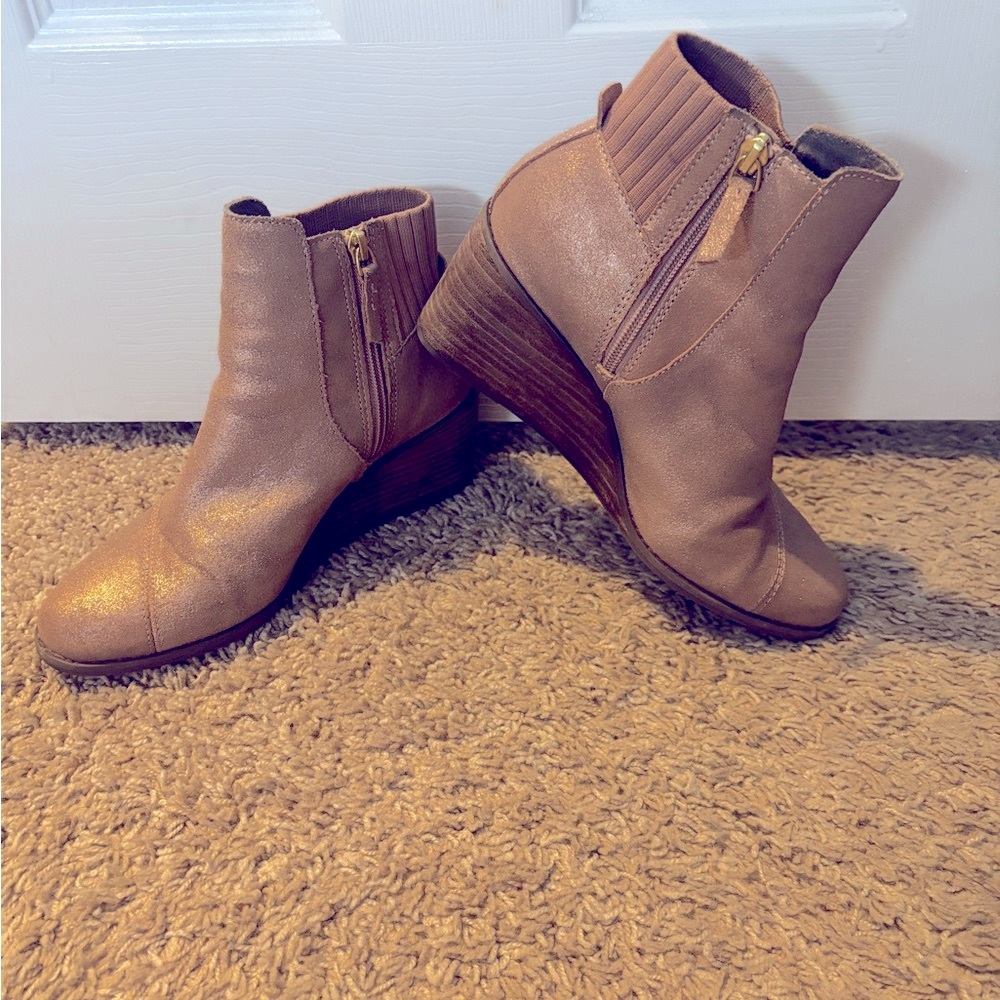TOMS Rose Gold Ankle Boots size 7.5